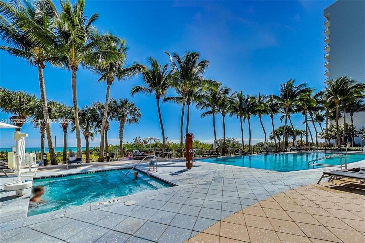 6801 Collins Ave , Unit 1414, Miami Beach, FL 33141 Photo