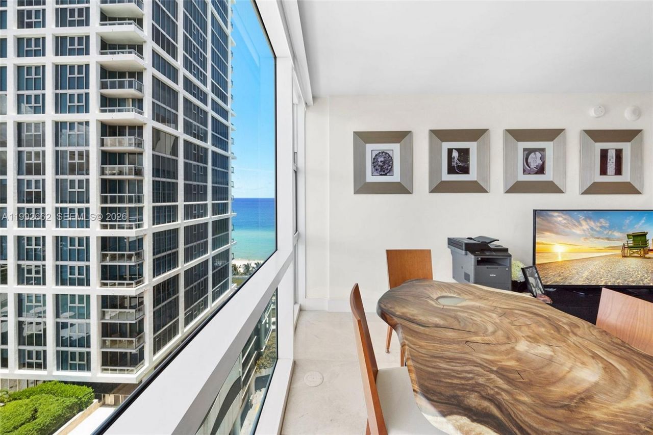 6801 Collins Ave , Unit 1414, Miami Beach, FL 33141 Photo