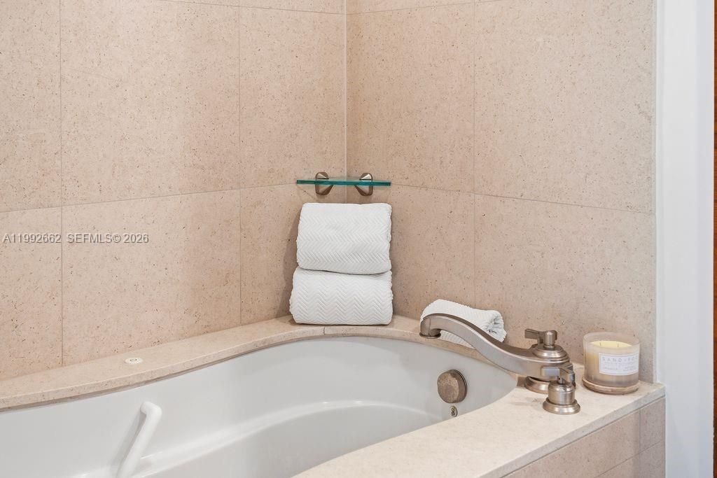 6801 Collins Ave , Unit 1414, Miami Beach, FL 33141 Photo