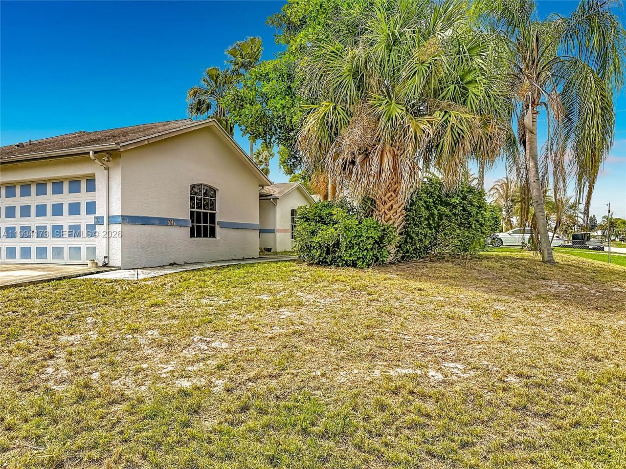 701 SW Amber Ter, Port Saint Lucie, FL 34953 Photo