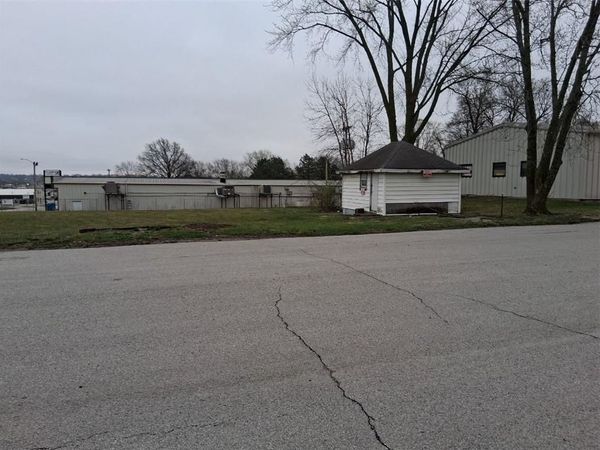 1402 E 9th Street, Trenton, MO 64683