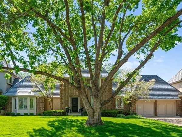 4 Le Mans Court, Prairie Village, KS 66208