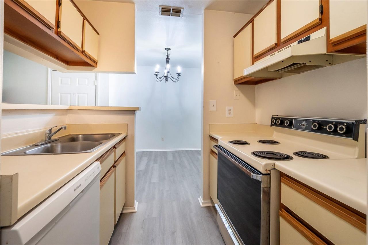 1400 Gandy Boulevard N, Unit 1111, Saint Petersburg, FL 33702 Photo
