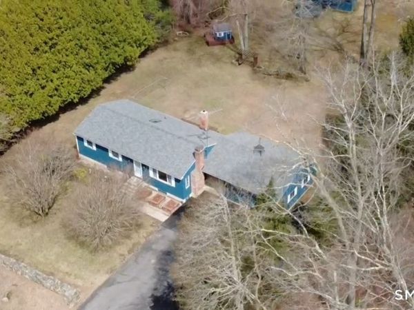 933 Vauxhall St , Waterford, CT 06375