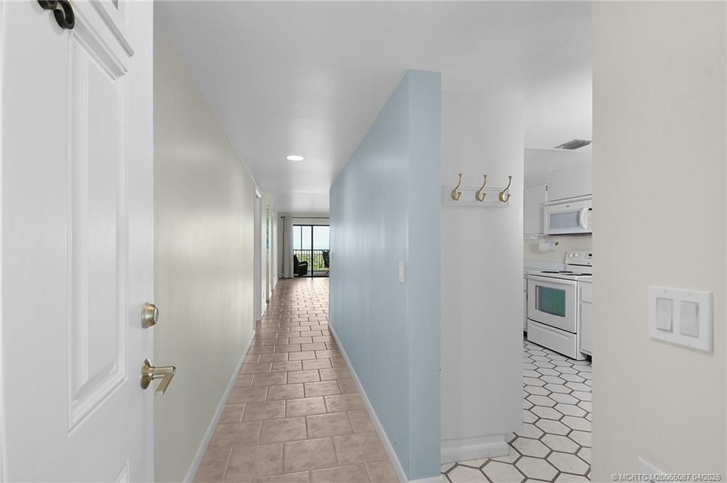 529 NE Plantation Road, Unit 105, Stuart, FL 34996 Photo