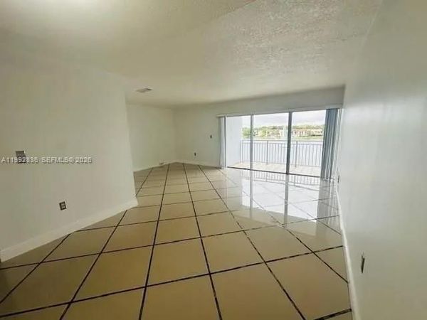 9351 Fontainebleau Blvd , Unit B409, Miami, FL 33172
