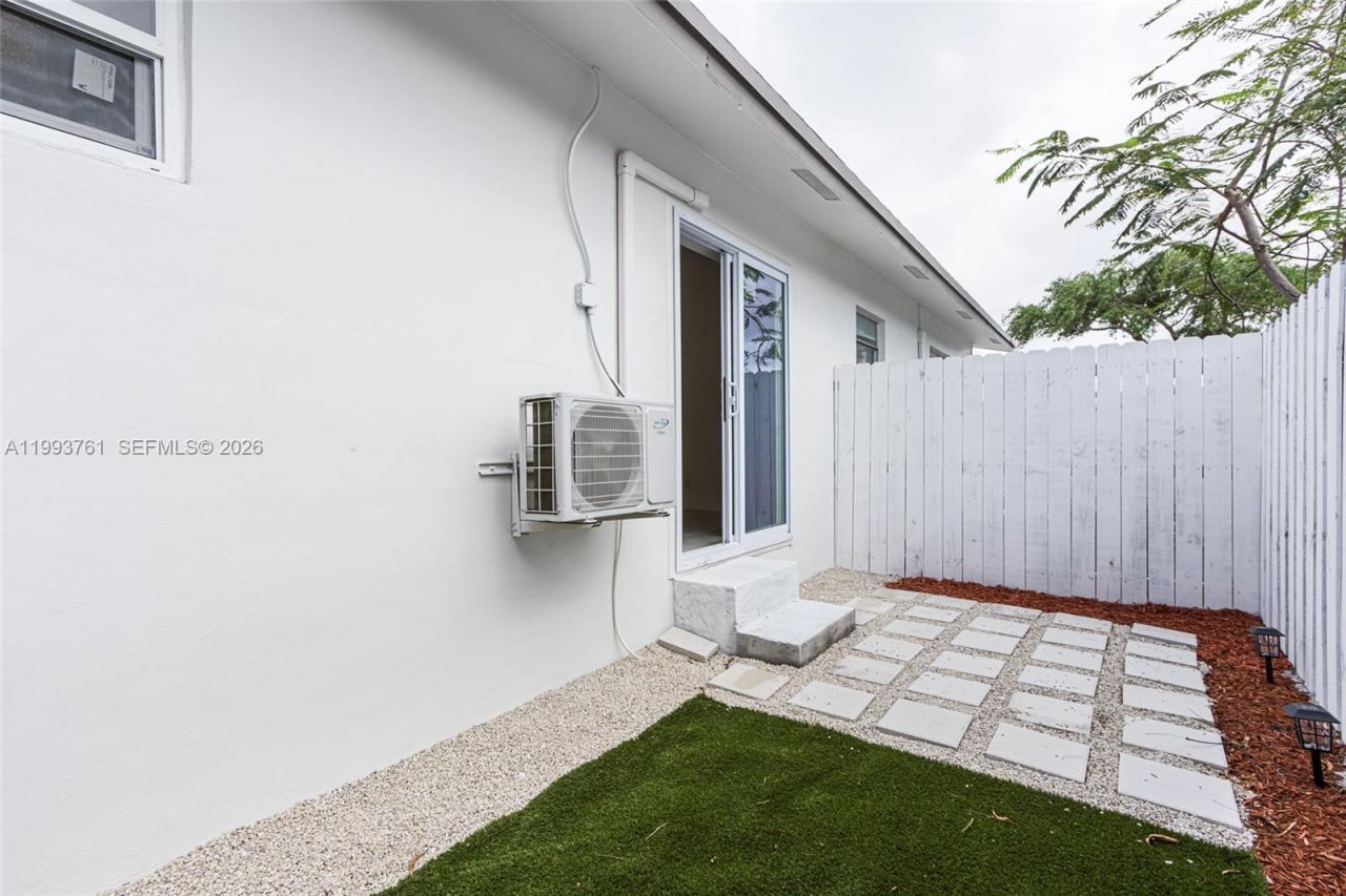 55 SW 13th St , Unit #2, Dania Beach, FL 33004 Photo