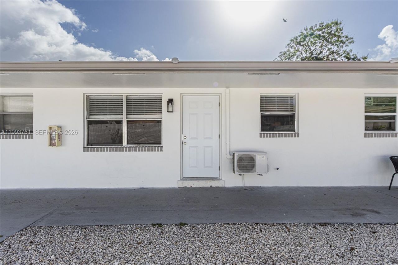 55 SW 13th St , Unit #2, Dania Beach, FL 33004 Photo