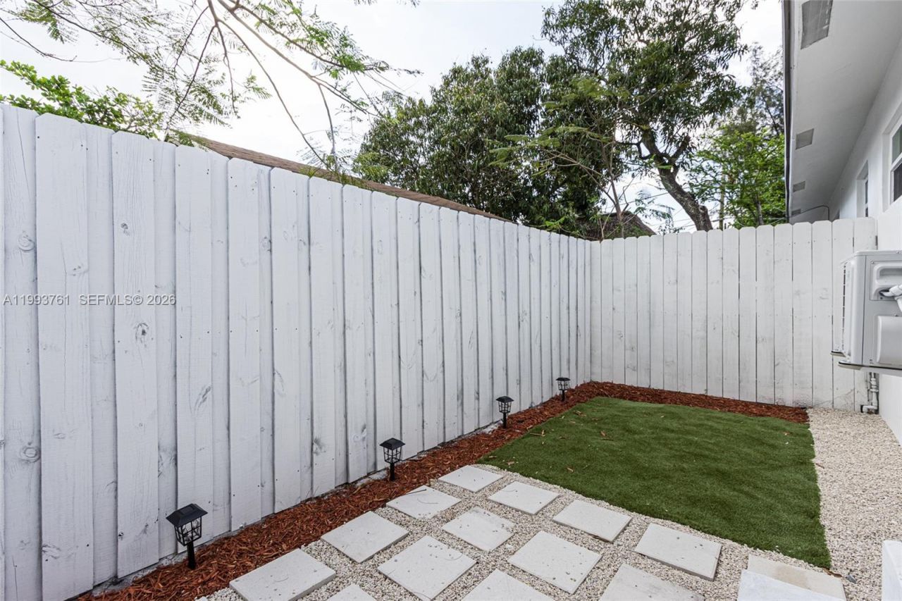 55 SW 13th St , Unit #2, Dania Beach, FL 33004 Photo