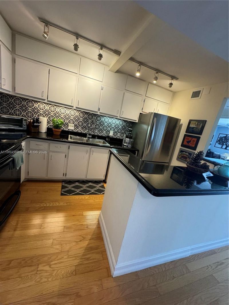 150 SE 25th Rd , Unit 11L, Miami, FL 33129 Photo