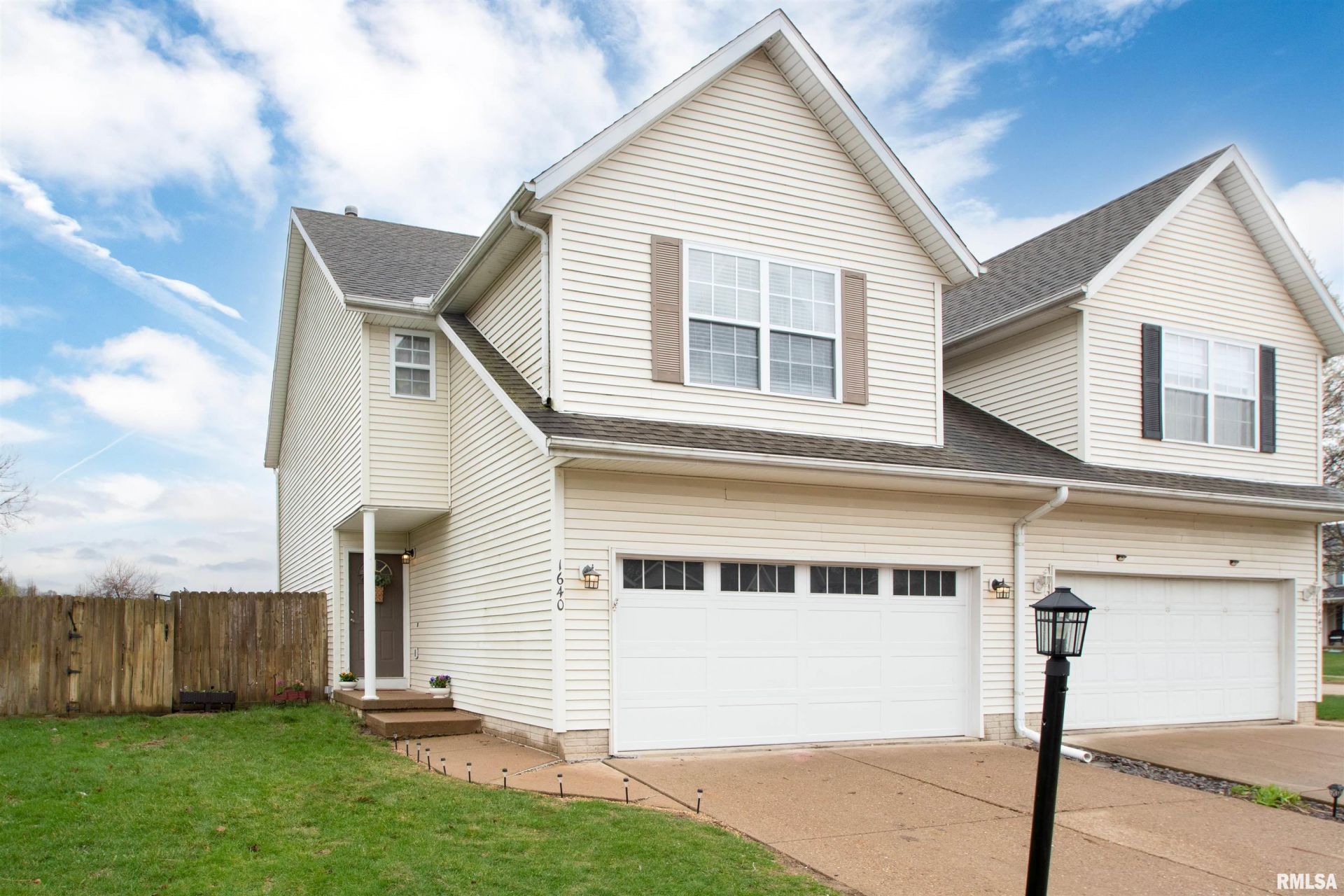 1640 W Geneva Road, Peoria, IL 61615 Main Photo