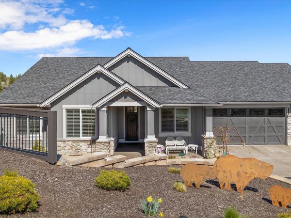 2704 NW Fairway Heights Drive, Bend, OR 97703