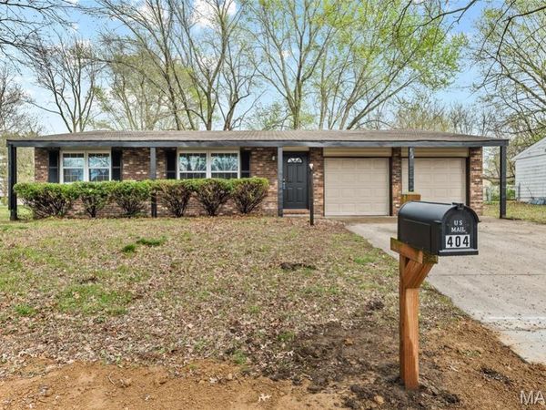 404 Country Meadow Lane , Belleville, IL 62221
