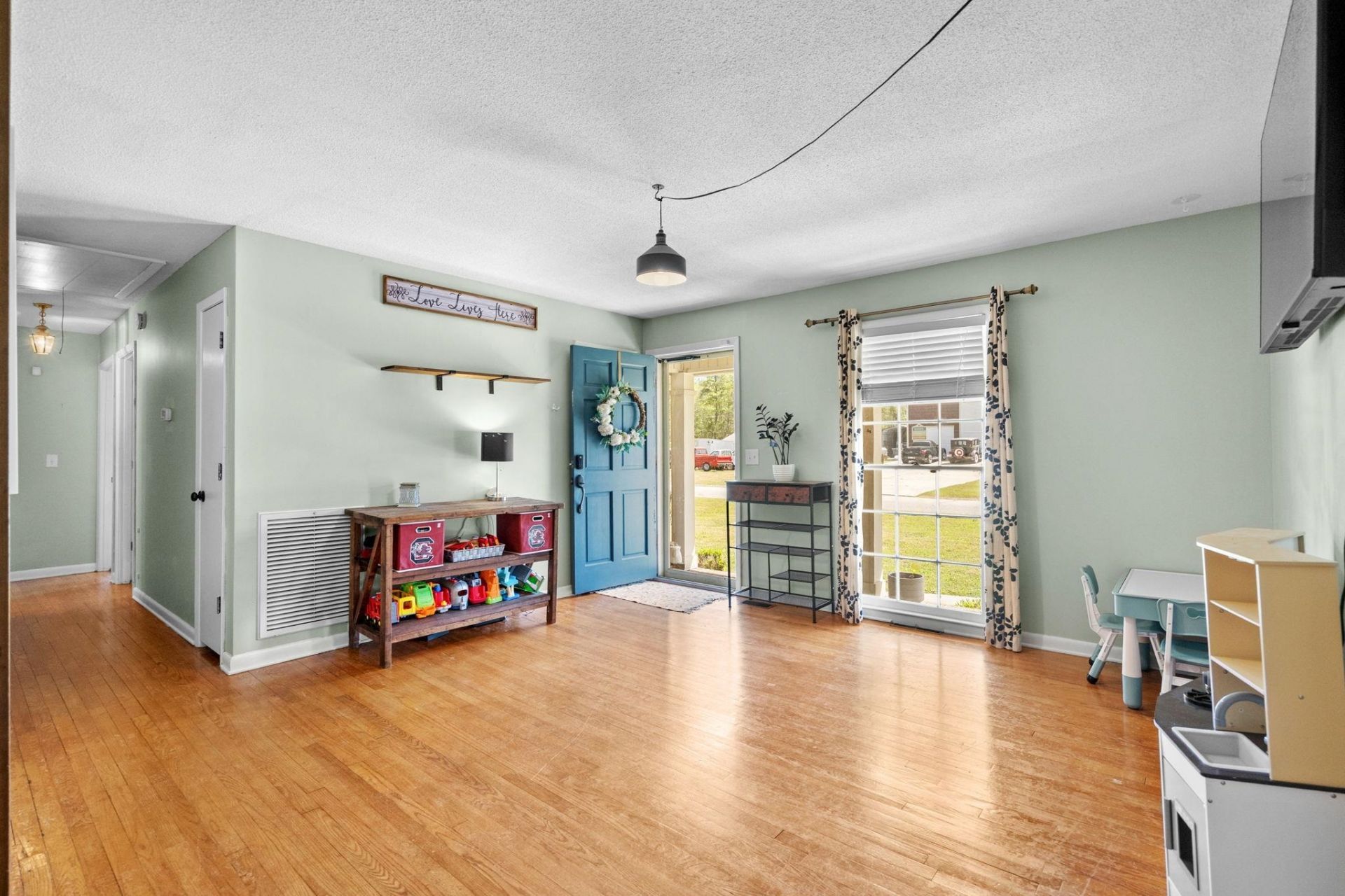 105 Twin City Circle Photo 6
