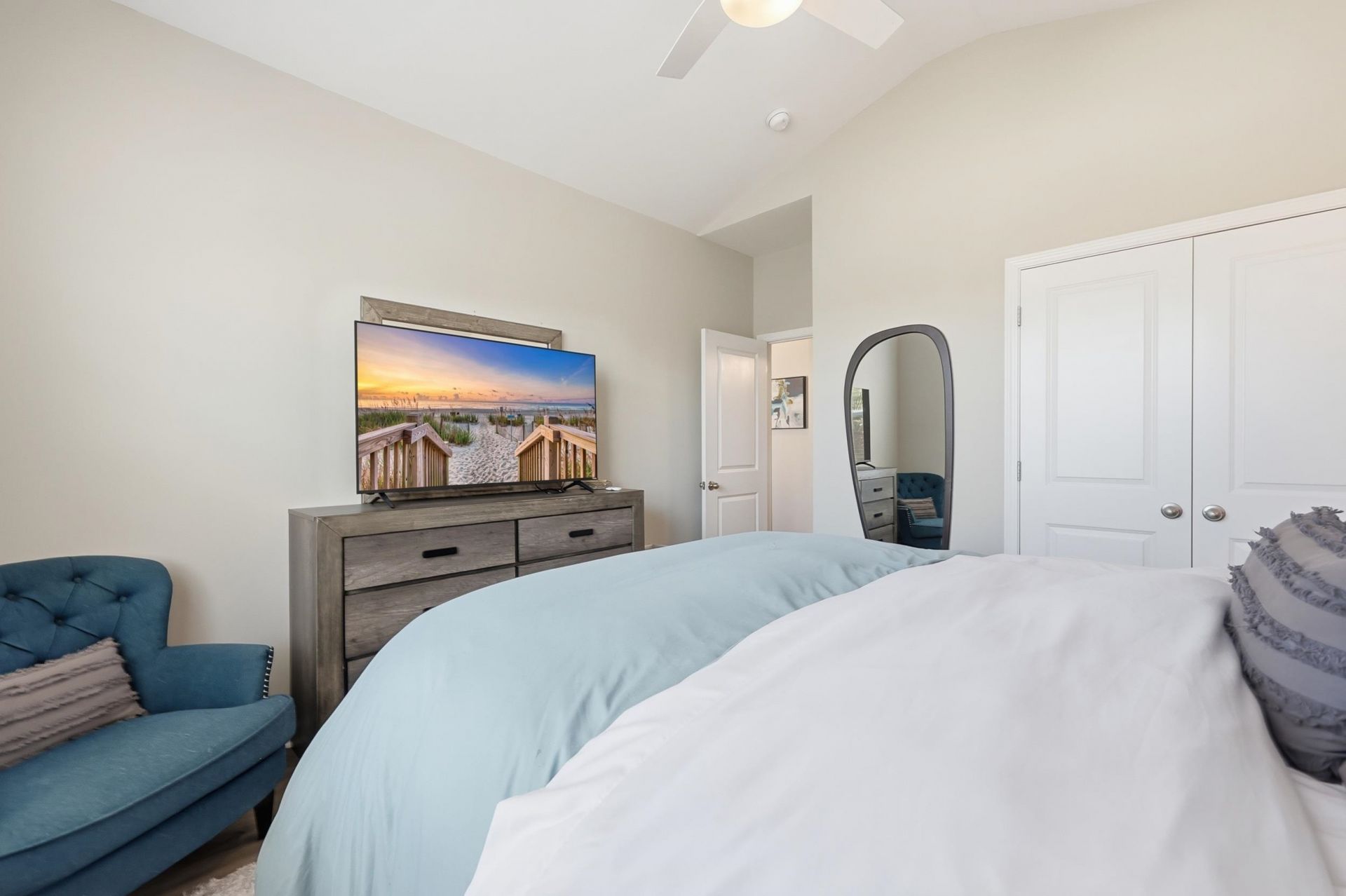 704 Crescent Lake Ct. Photo 19