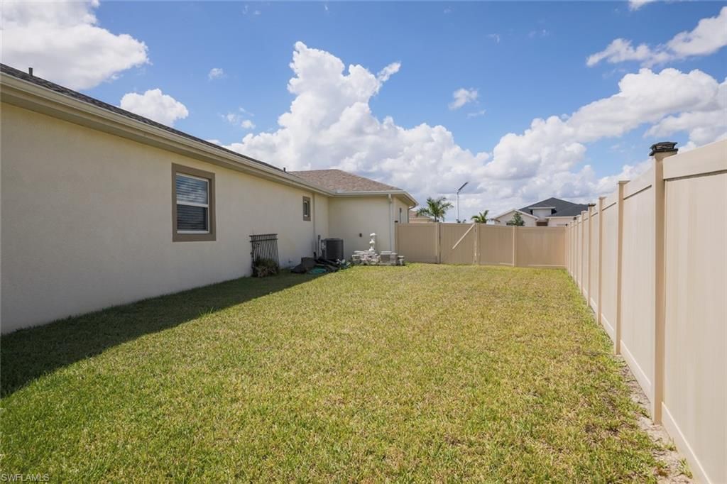 18236 Everson Miles Cir, North Fort Myers, FL 33917 Photo