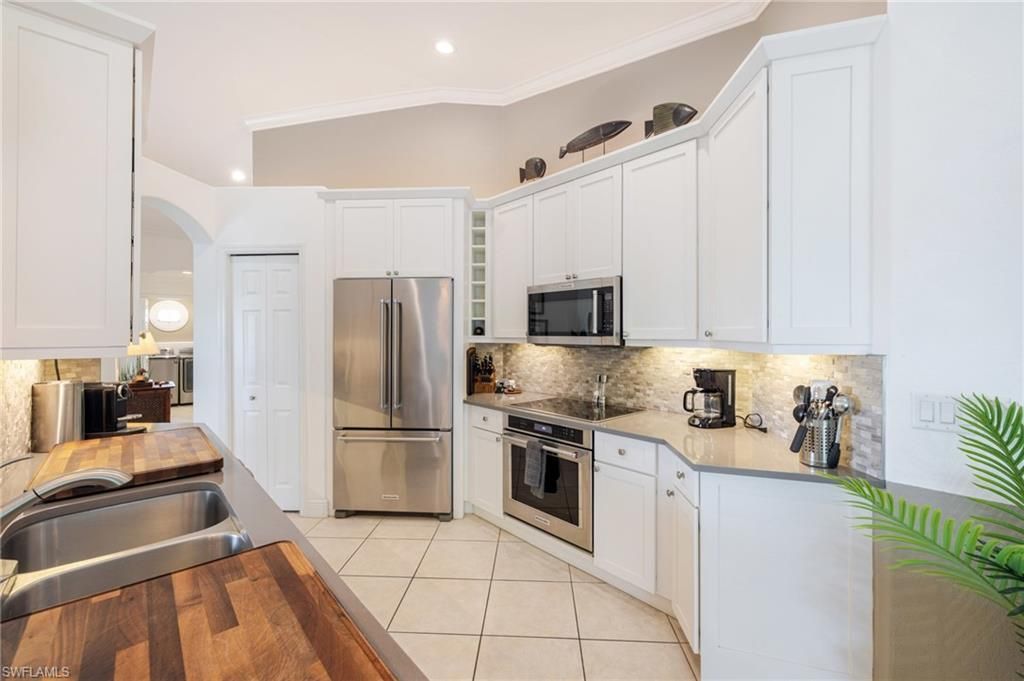6871 Sterling Greens Dr, Unit 202, Naples, FL 34104 Photo