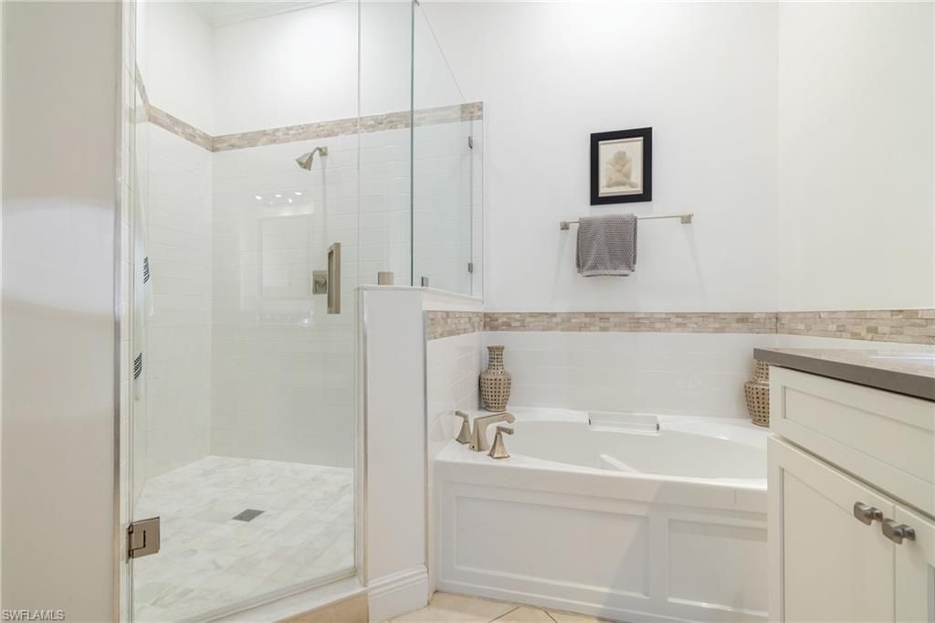 6871 Sterling Greens Dr, Unit 202, Naples, FL 34104 Photo