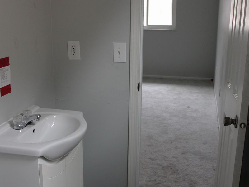 3012 Argonne Court , Columbus, OH 43232 Photo 9