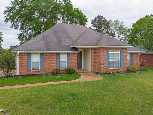 300 Peachtree Street, Brandon, MS 39042