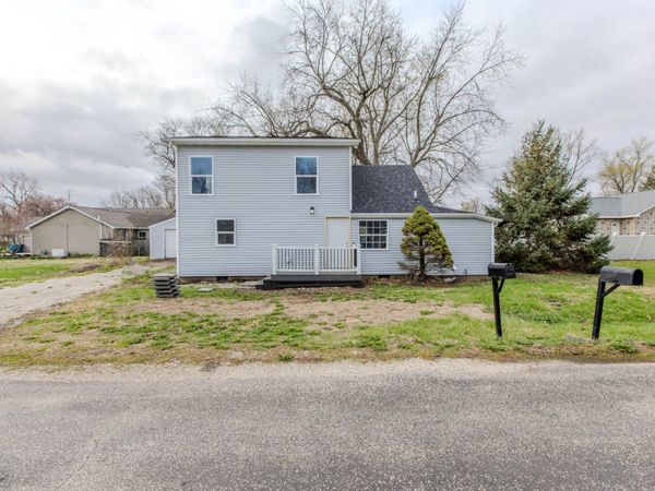 305 Chestnut Street , Hudson, IL 61748