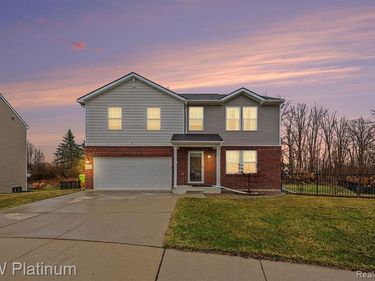 58612 Virginia Circle, New Haven Vlg, MI 48048