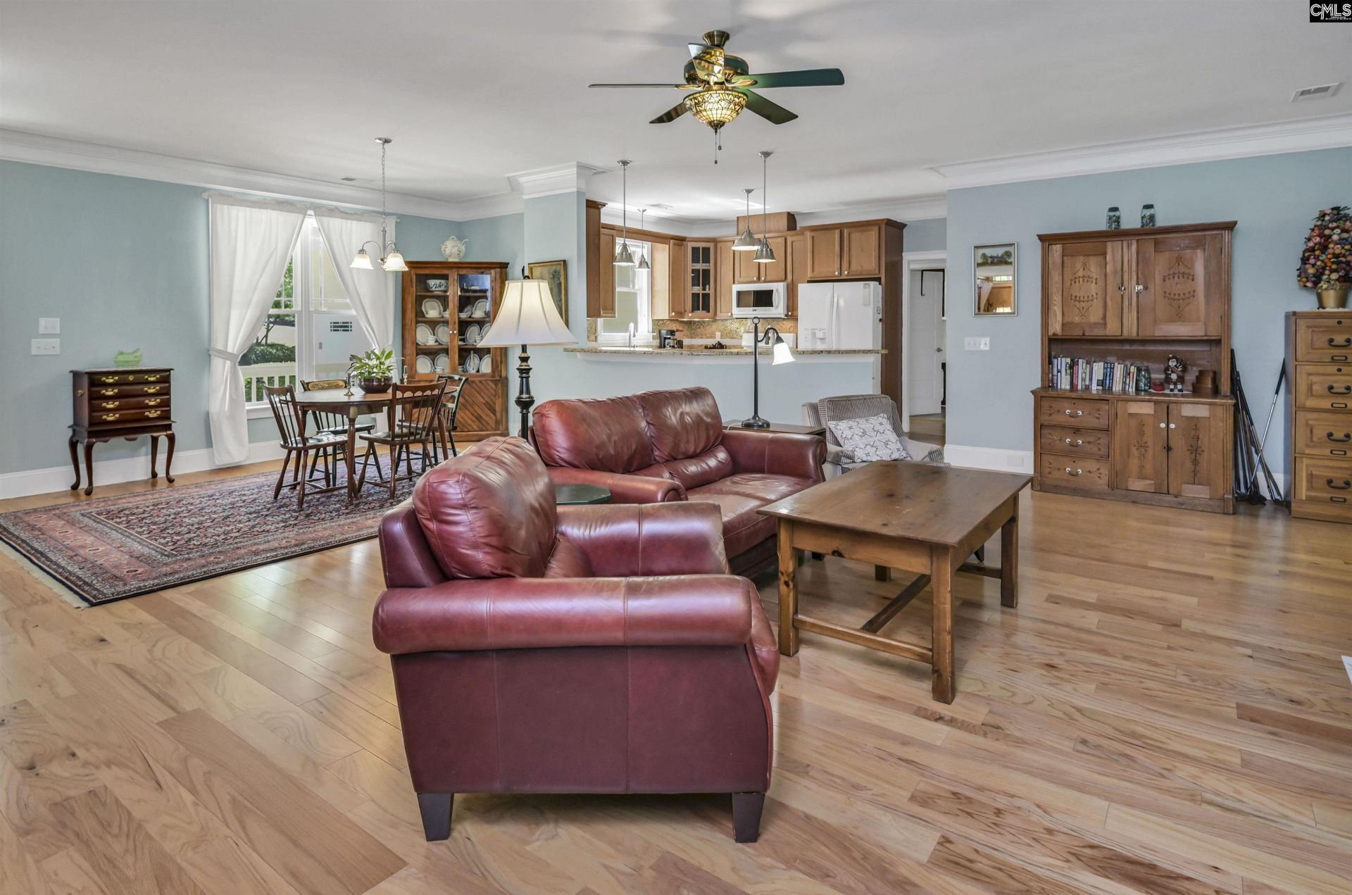 209 High Pointe Drive Photo 17