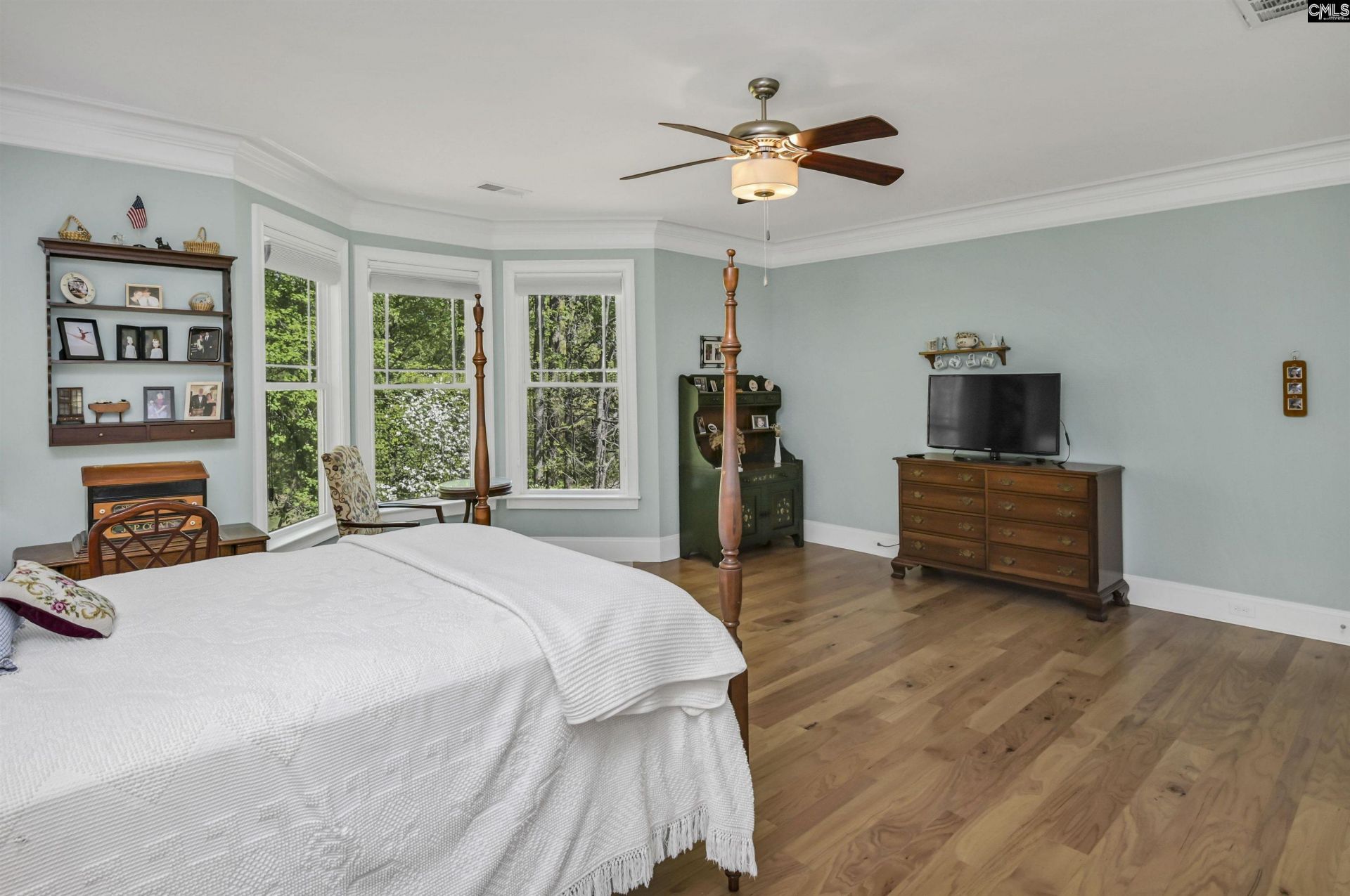 209 High Pointe Drive Photo 23