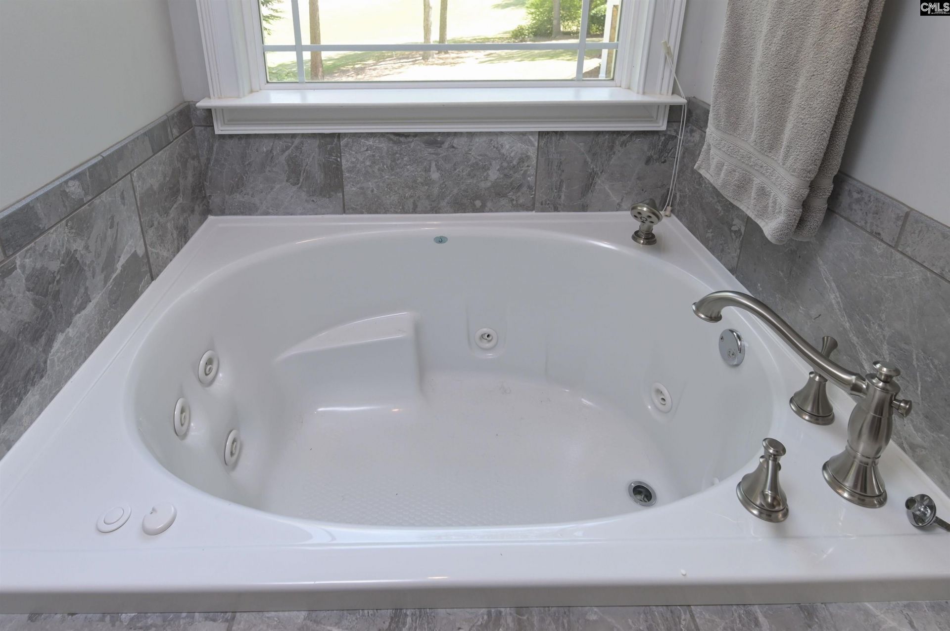 209 High Pointe Drive Photo 26