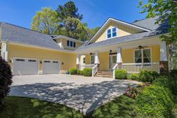 209 High Pointe Drive photo 4