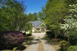 209 High Pointe Drive photo 4