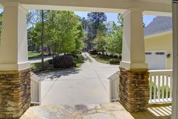 209 High Pointe Drive photo 4