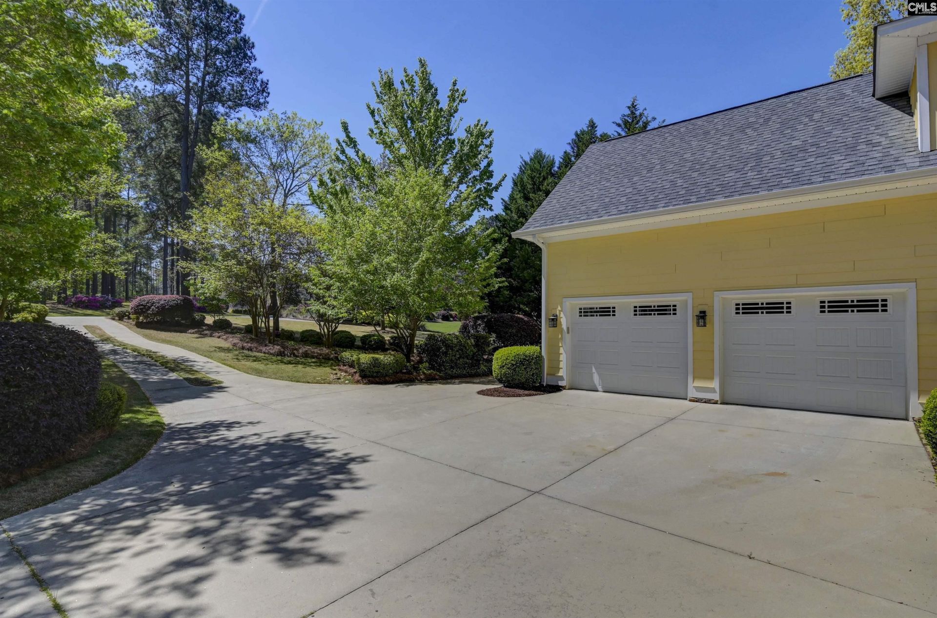 209 High Pointe Drive Photo 7