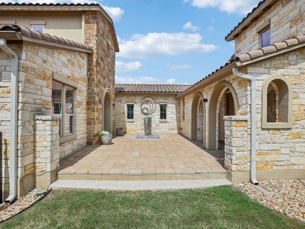 109 Charmstone LN, Georgetown, TX 78628