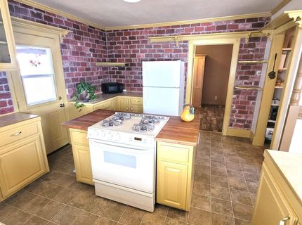 519 Birch Street, Westwood, CA 00000 Photo
