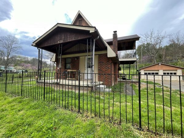 830 OLD TOWN BRANCH , GRAYSON, KY 41143