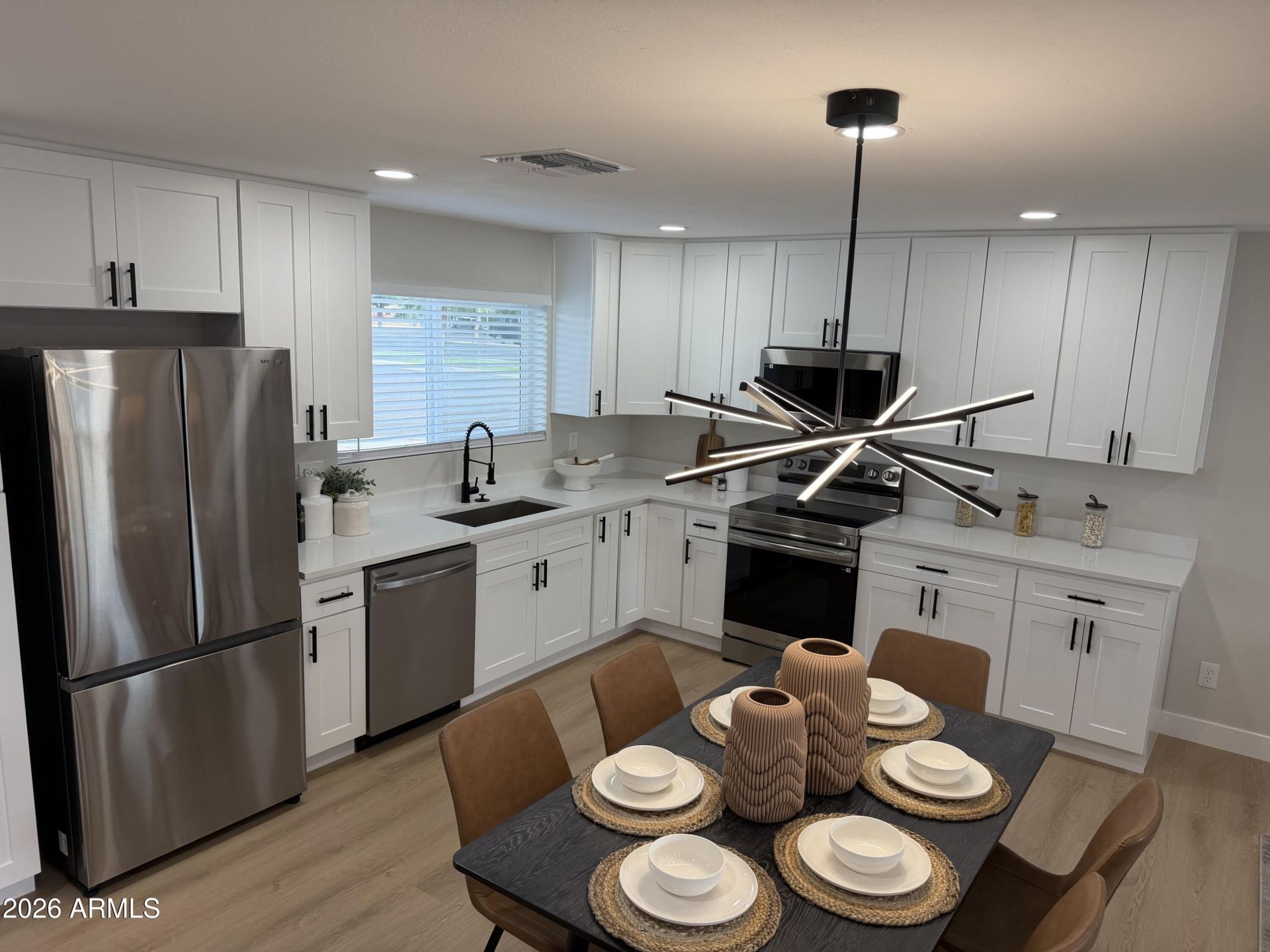 962 S Pioneer, Mesa, AZ 85204 Main Photo