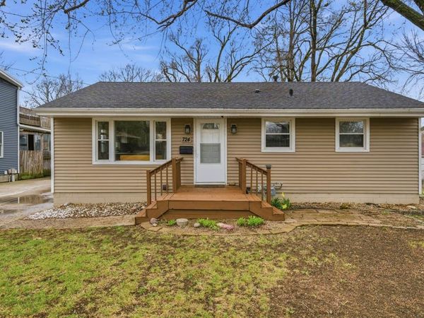 724 19th Street , West Des Moines, IA 50265
