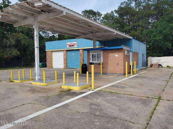 3000 Ladnier Road, Gautier, MS 39553