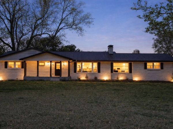 2194 Hampshire Pike , Columbia, TN 38401