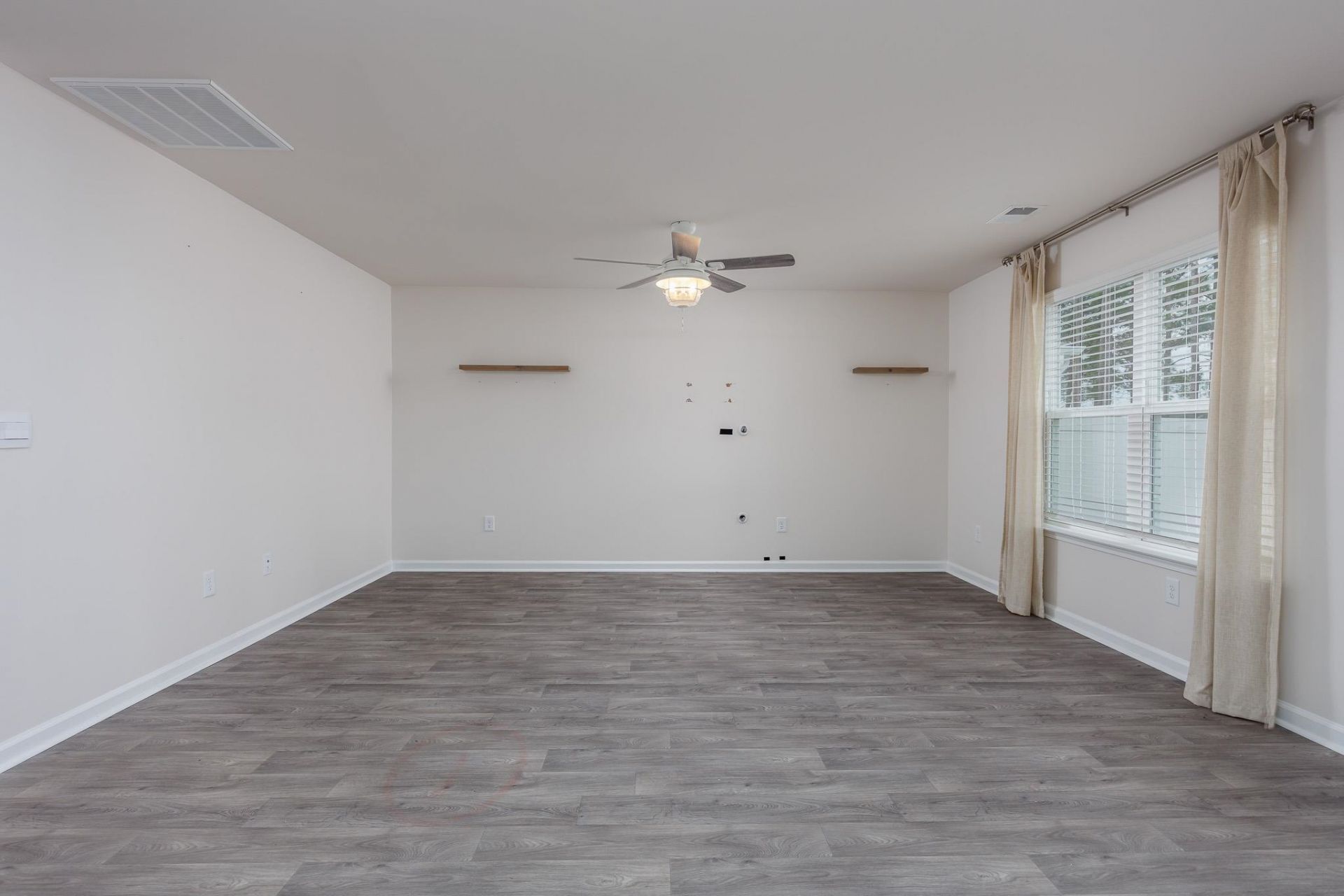 884 Freestyle Ct. Photo 5