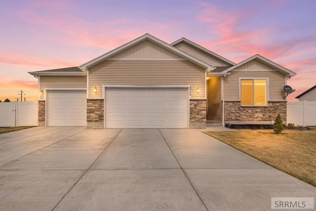 2475 Pinnacle Drive, Idaho Falls, ID 83401 Main Photo