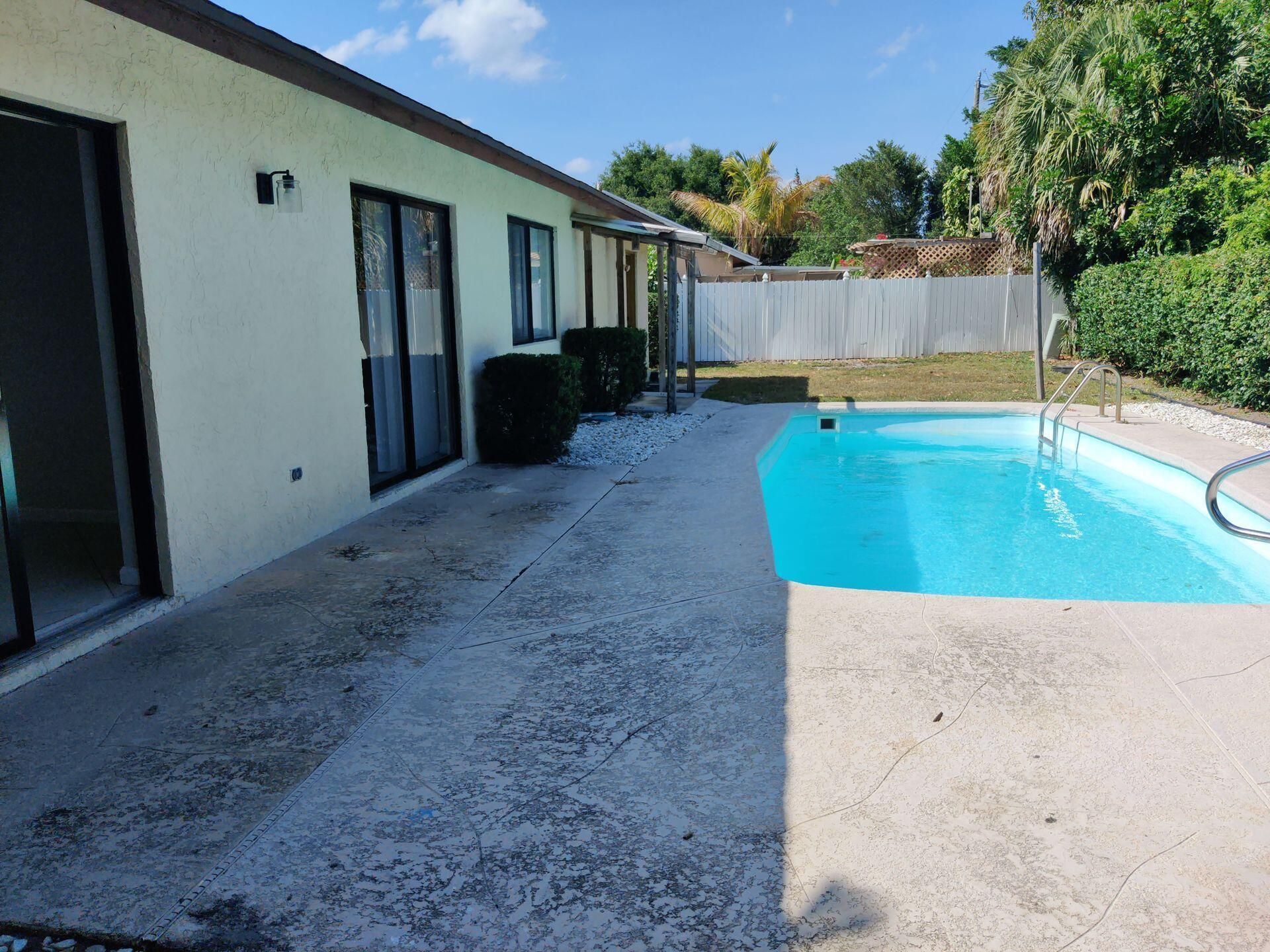 609 White Water Drive, West Palm Beach, FL 33413 Photo