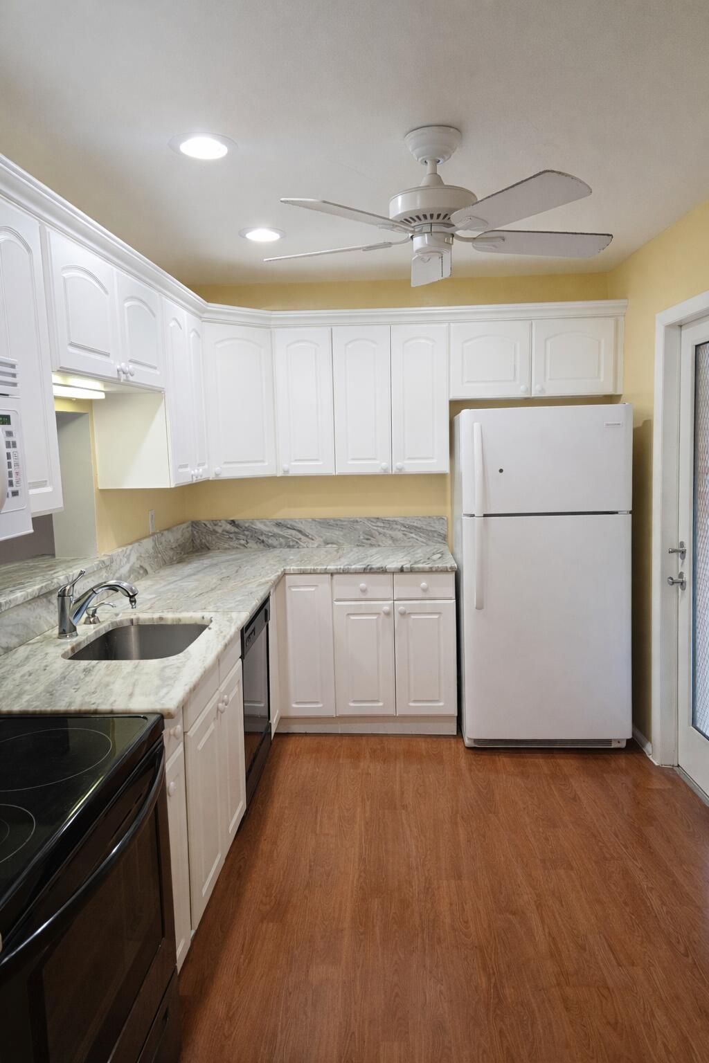 3940 NW 42nd Avenue, Unit 221, Lauderdale Lakes, FL 33319 Photo