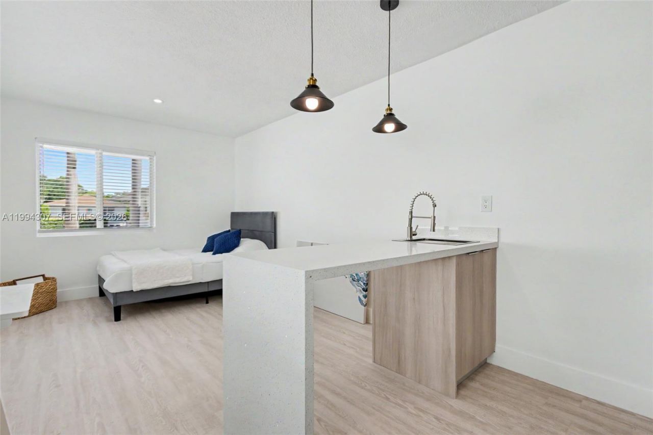 55 SW 13th St , Unit B, Dania Beach, FL 33004 Photo