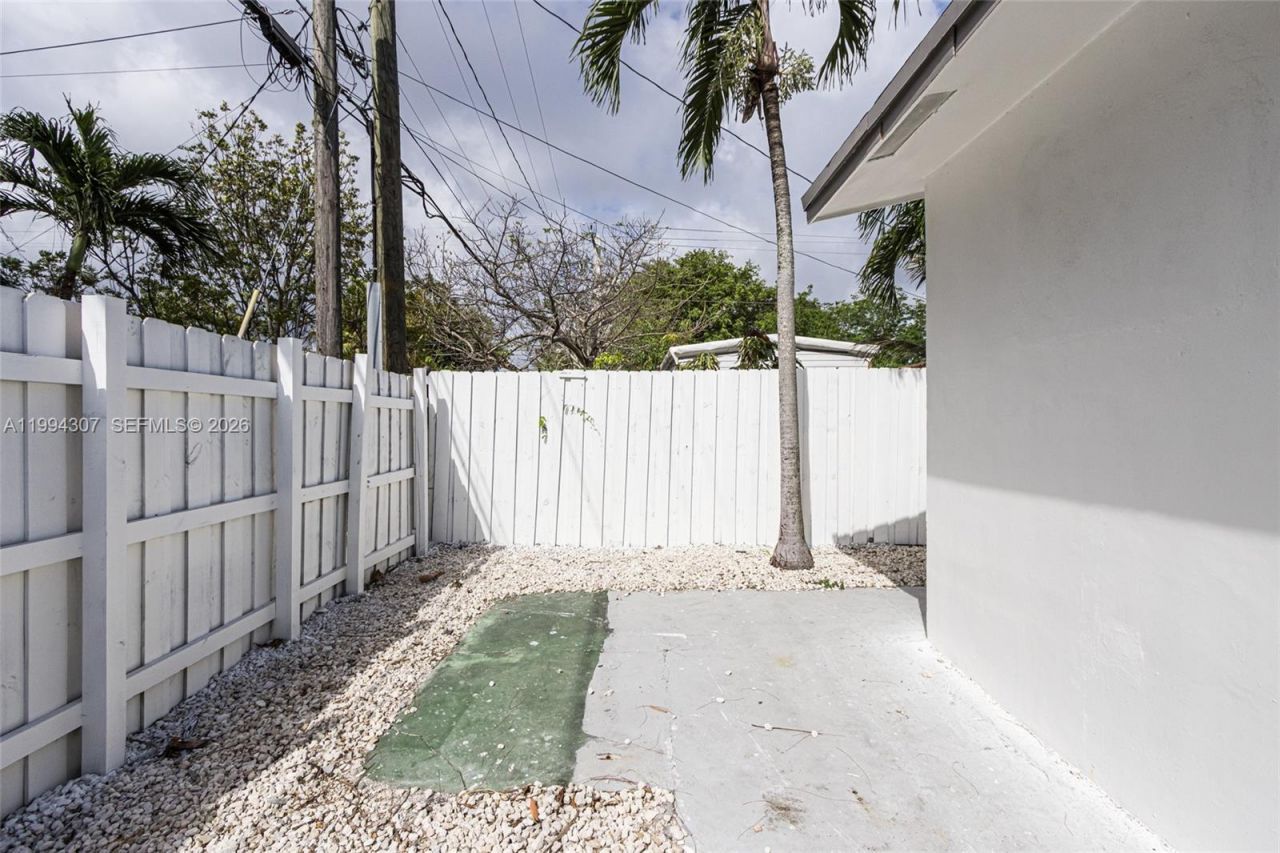 55 SW 13th St , Unit B, Dania Beach, FL 33004 Photo