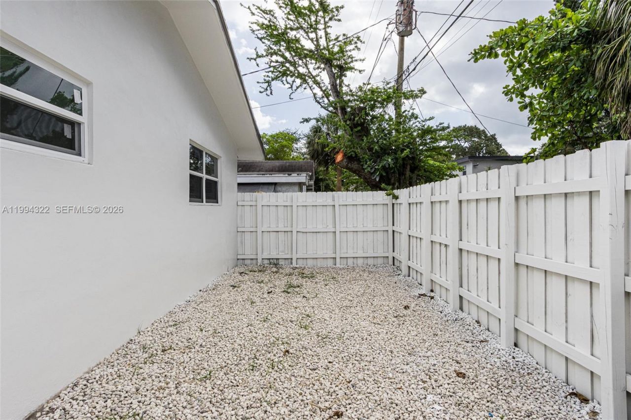55 SW 13th St, Unit A, Dania Beach, FL 33004 Photo