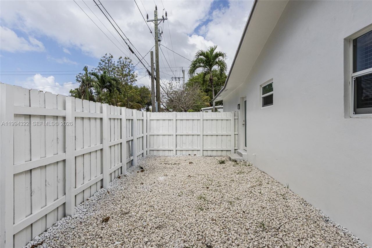 55 SW 13th St, Unit A, Dania Beach, FL 33004 Photo