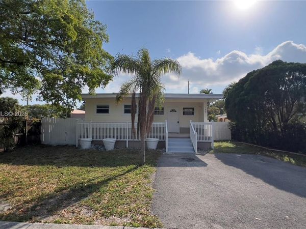 109 SW 1st Ave, Hallandale Beach, FL 33009