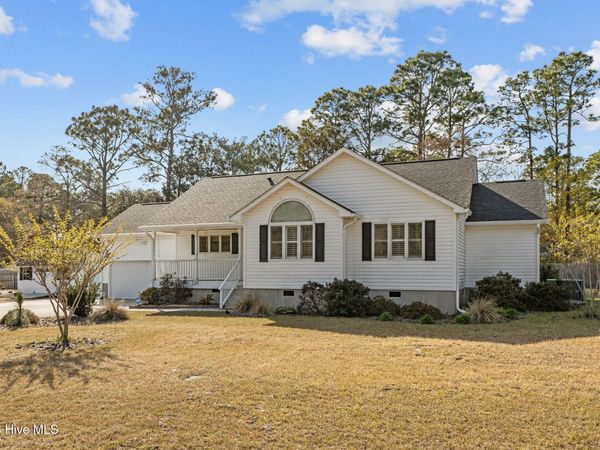 120 Robin Crescent, Cape Carteret, NC 28584